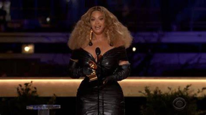 Giphy of Beyonce dressed as a queen