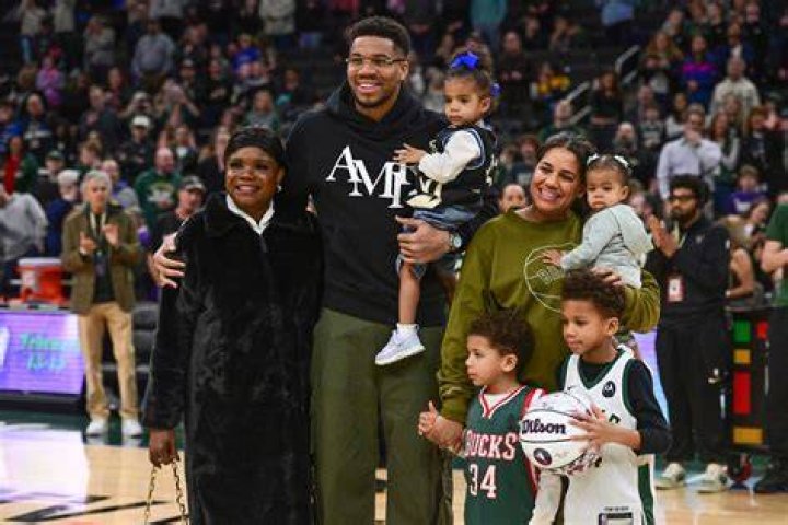 How many kids did Giannis' parents have?