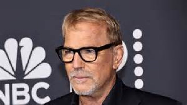 Kevin Costner on the red carpet with his second ex-wife Christine Baumgartner 