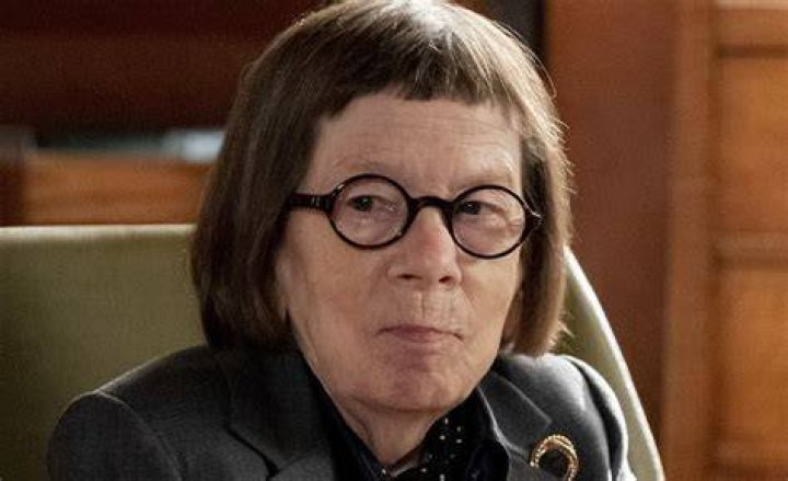 Linda Hunt