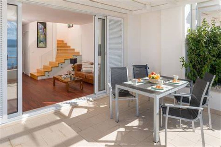 Maisonette apartment with private outdoor space (La Maison, #MAISONETTE - Compass)