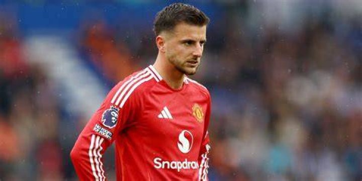Mason Mount: Manchester United trolled for applauding fans after damaging Newcastle United defeat