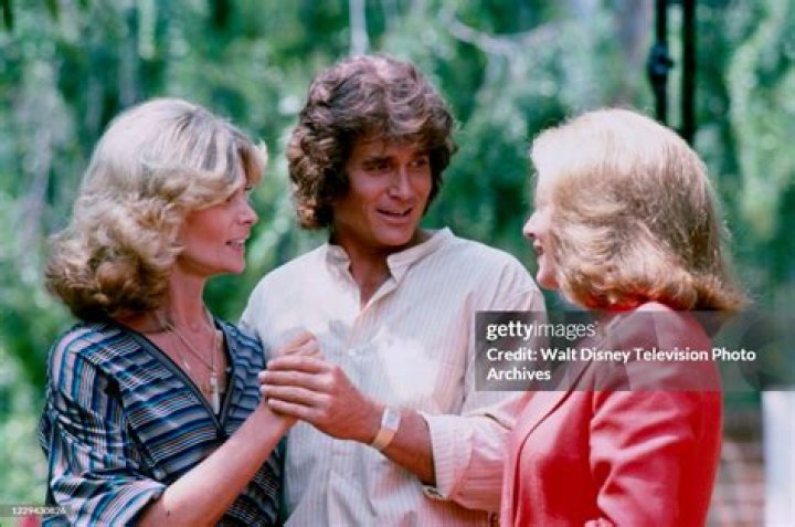 Michael, Marjorie Lynn Noe and their children | Image: Pinterest