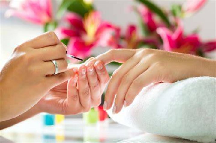 nail gels manicure service