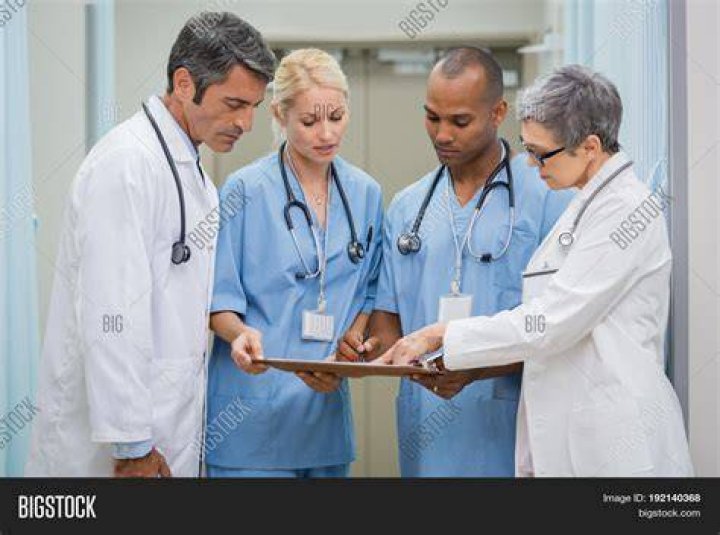 images/mscare/08_web.jpg Patients and staff working together
