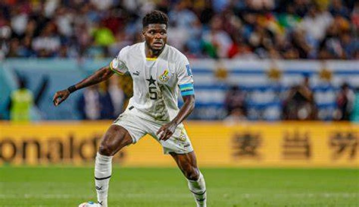 Thomas Partey in Ghana's colours before the 2022 World Cup, Janine Mackson shows off her baby bump.