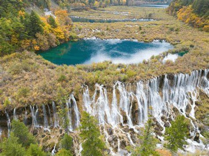  Waterfall in Jiuzhaigou National Park in China